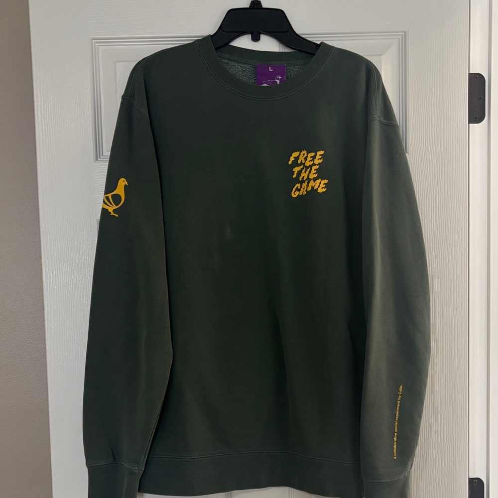 Calle Men's Dark Green Crewneck Sweatshirt Yellow Accents